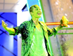 Justin Bieber gets slimed at the Kids' Choice Awards